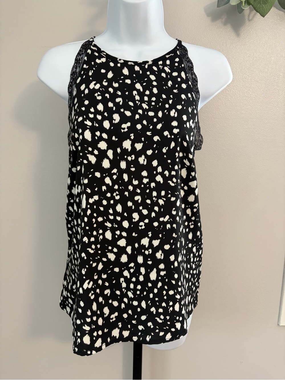 eesome Black & White Printed Halter Tank with Lace Sides - Picture 14 of 16